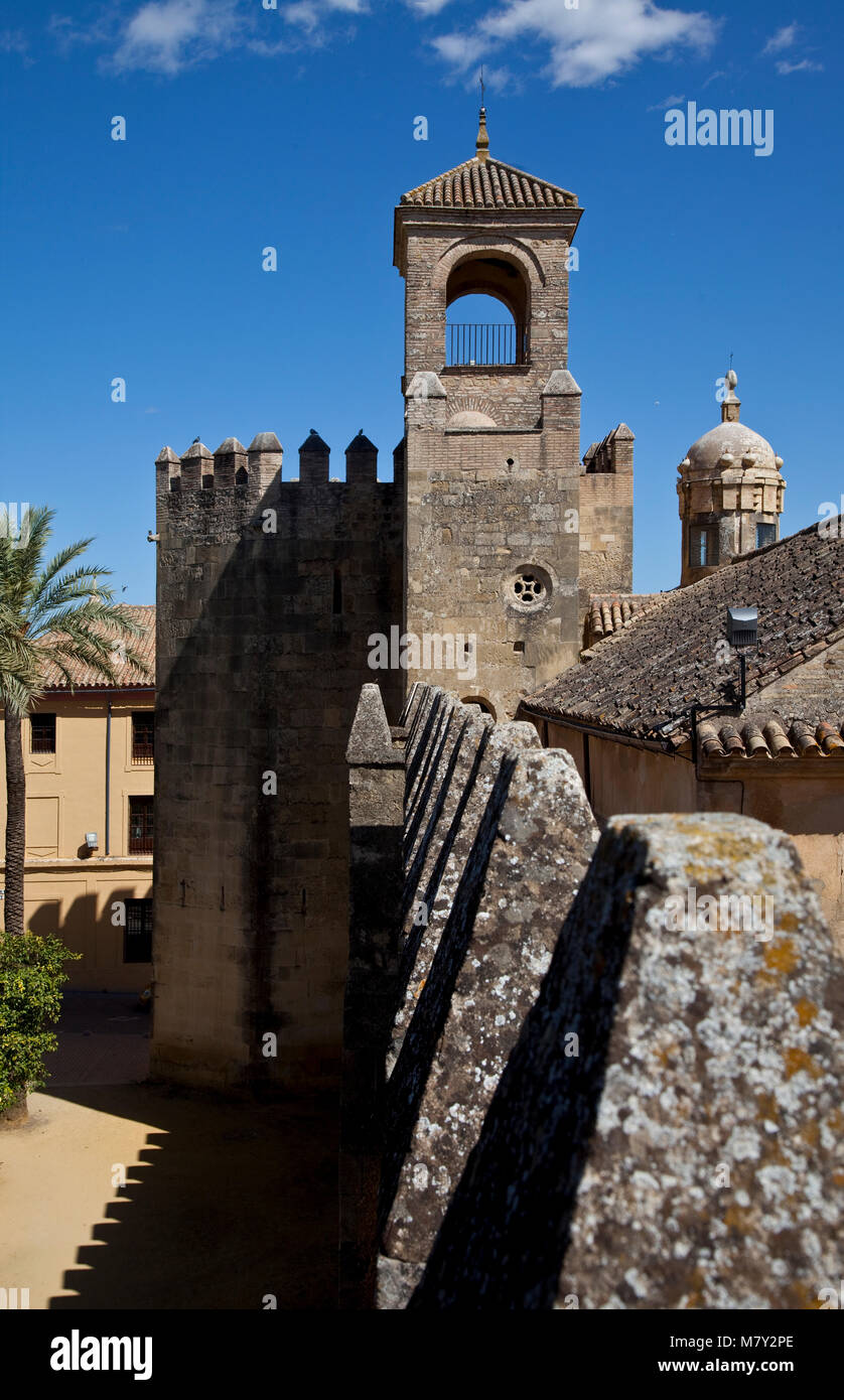Córdoba, Alcázar de los Reyes Christianos. Il Festung der Christlichen Könige nordwestliche Umfassungsmauer mit Türmen Foto Stock