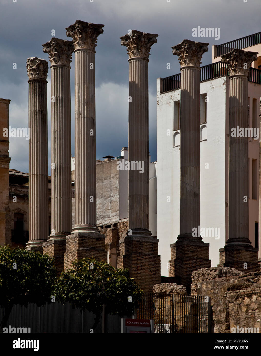 Cordoba, römische Tempelruine. Ruine des Claudius-Marcellus Tempels von Süden. Aus der Zeit der Flavier. Foto Stock