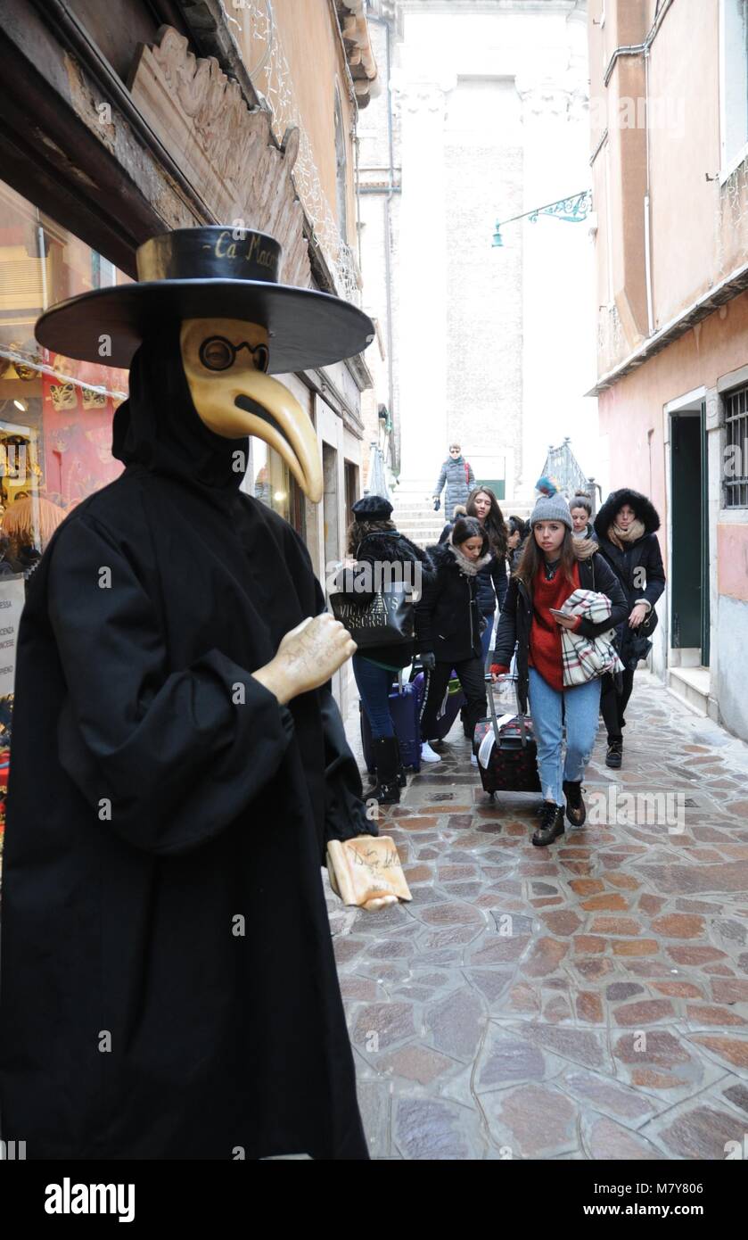 Il costume di carnevale del medico della peste, Venezia, Italia Foto stock  - Alamy