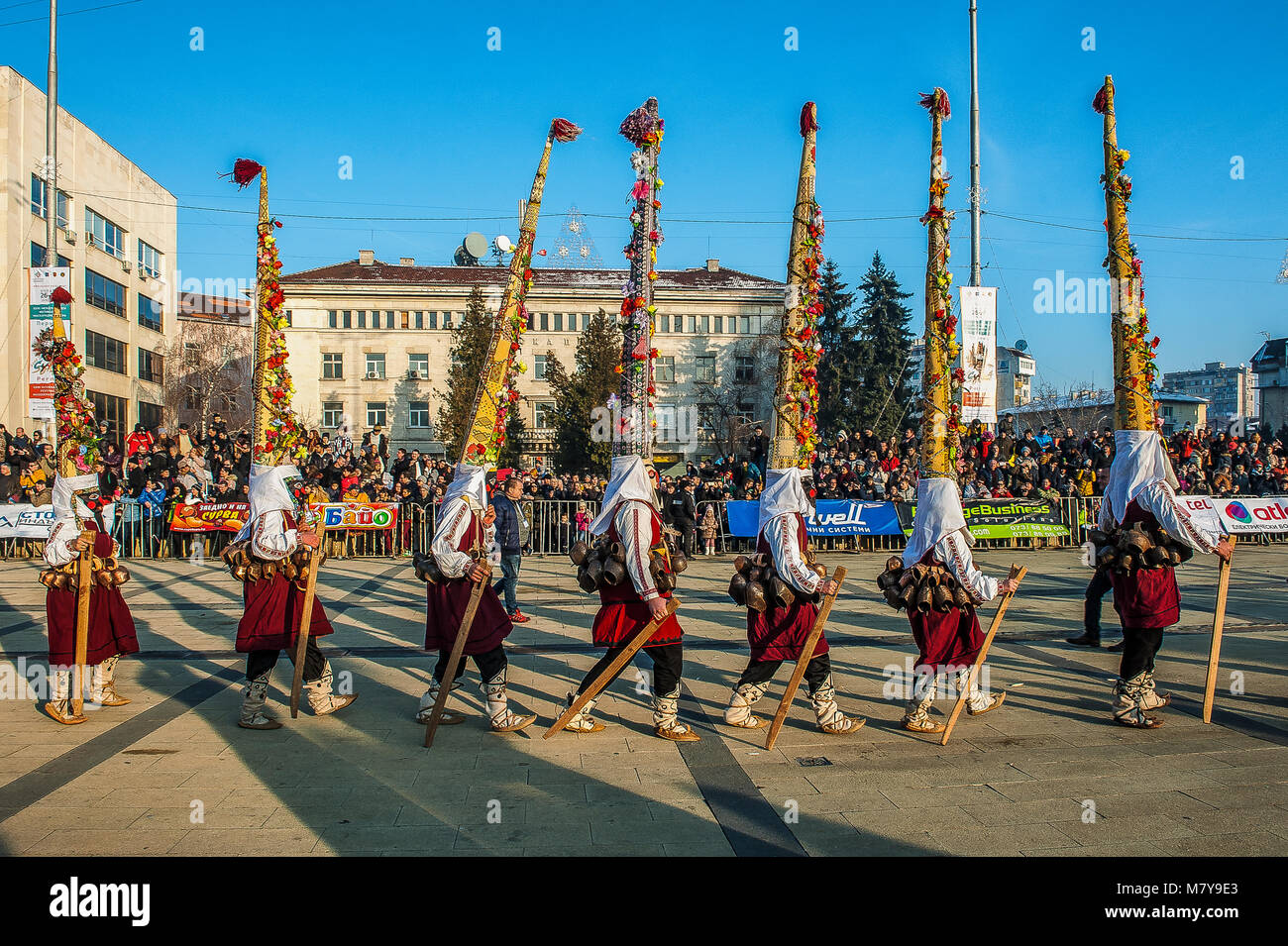 Highlights di Surva Festival di Pernik (vicino a Sofia, Bulgaria), il più importante sfilata di maschere dei Balcani, ispirata alla tradizione di kukeri, travestimenti che aveva lo scopo di spaventare gli spiriti maligni. Foto Stock