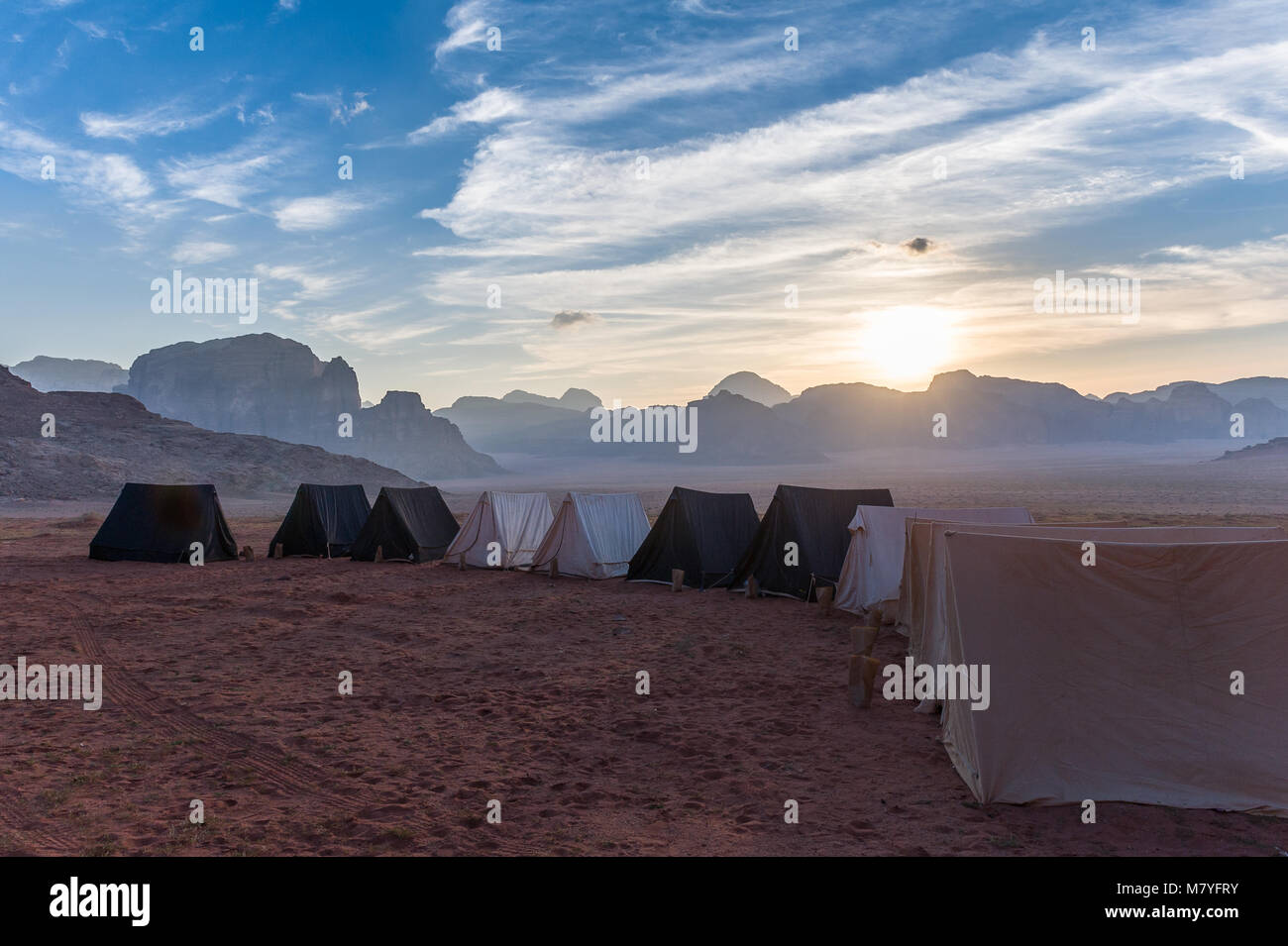 Campo in tenda a Wadi Rum area desertica, Giordania. Foto Stock