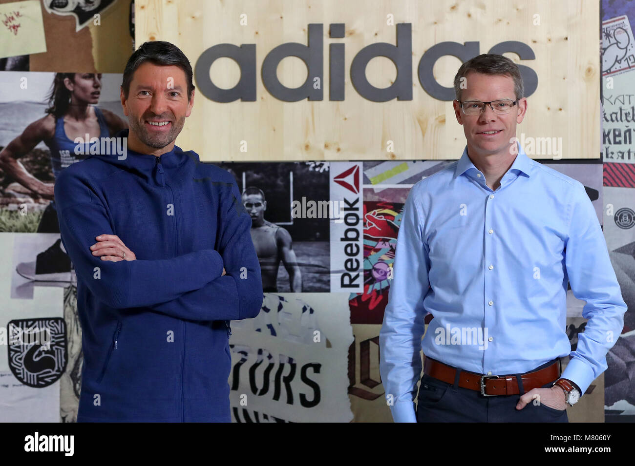 14 marzo 2018, Germania, Herzogenaurach: Kasper Rorsted (L), amministratore  delegato di Adidas AG, e Harm Ohlmeyer, CFO di Adidas AG, raffigurato nella  parte anteriore del logo adidas presso i risultati annuali di