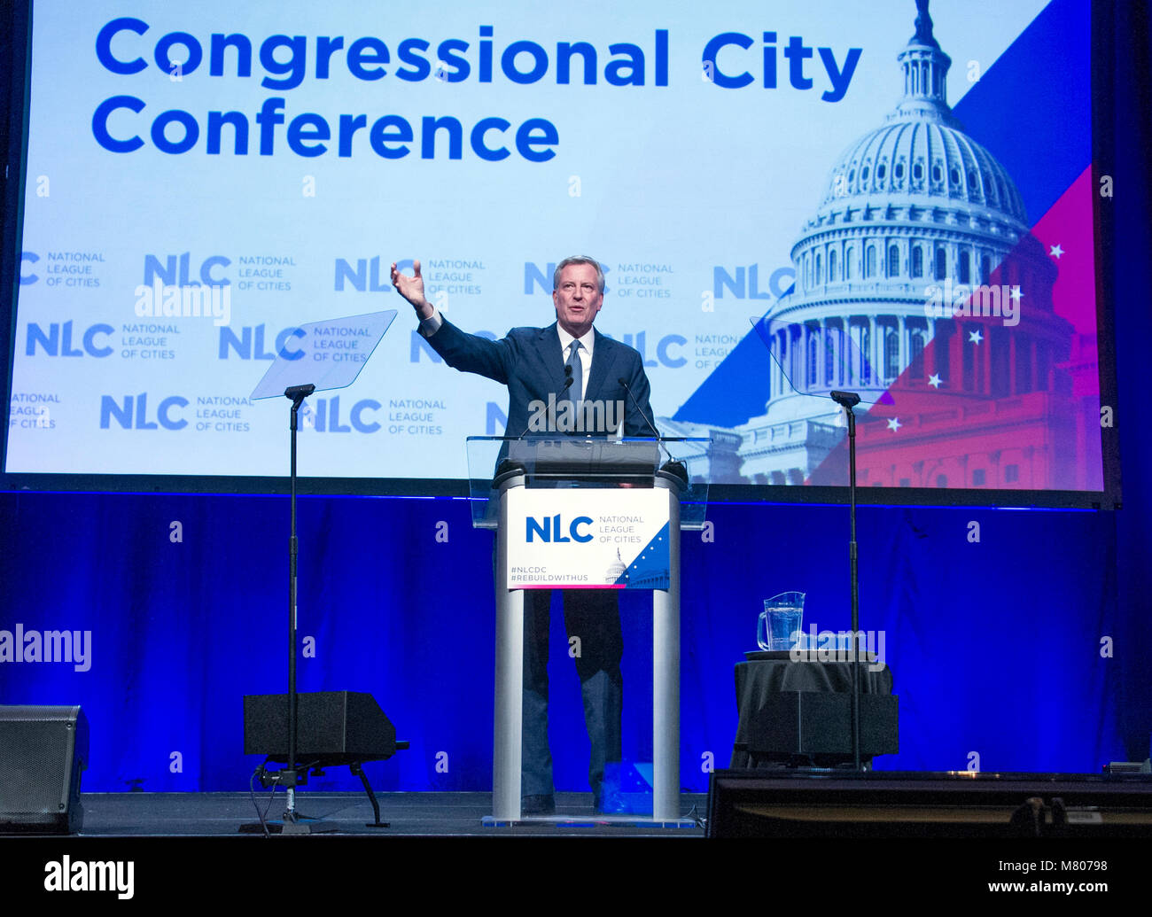 Sindaco di Bill de Blasio (Democratico di New York) rende il commento alla Lega nazionale delle Città incontro di primavera al Marriott Wardman Park Hotel di Washington DC su Lunedi, 12 marzo 2018. Credito: Ron Sachs/CNP (restrizione: NO New York o New Jersey o giornali quotidiani nel raggio di 75 miglia da New York City) - nessun filo SERVICE - foto: Ron Sachs/consolidato/dpa Foto Stock