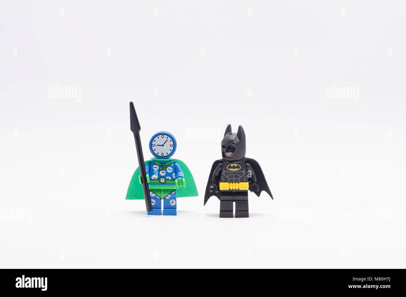 Lego Batman con orologio re minifigure isolati su sfondo bianco Foto stock  - Alamy