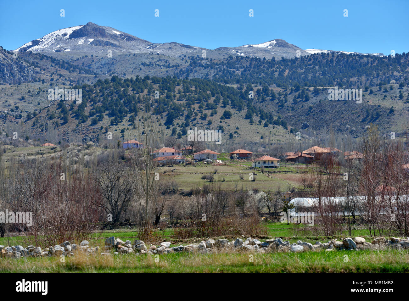 Bagno turco montagna villaggio sulla strada da Antalya a Fethiye in primavera Foto Stock