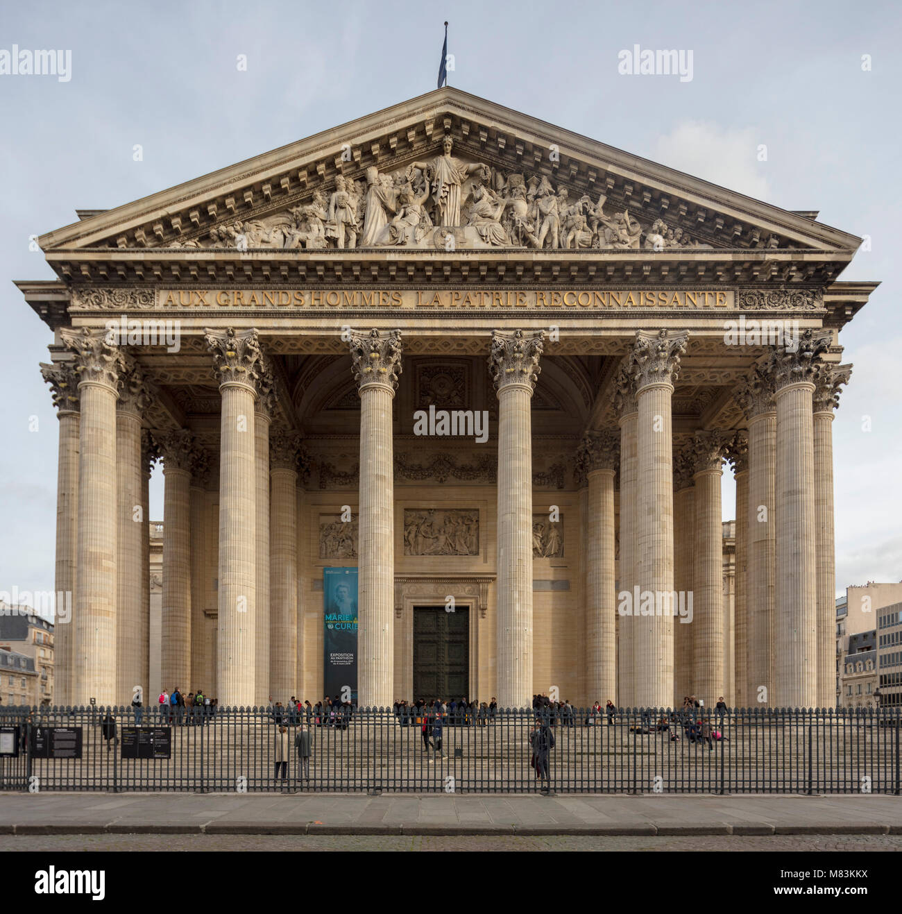 Ingresso e frontone del Pantheon, Parigi, Francia Foto Stock