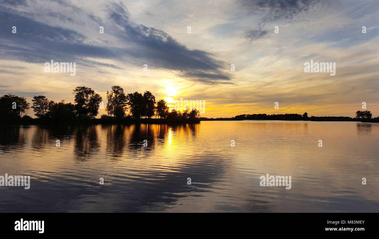 Scenario del lago al tramonto, Jisp, Waterland, Noord Olanda, Paesi Bassi Foto Stock