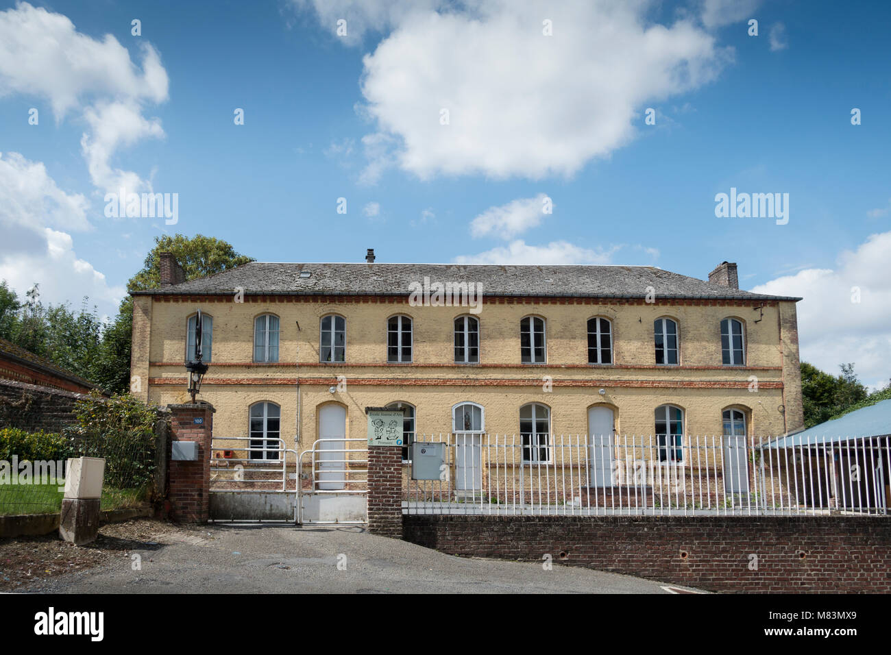 Ecole primaire Jeanne d'Arc, Rozoy sur Serre, Ardenne, Francia Foto Stock