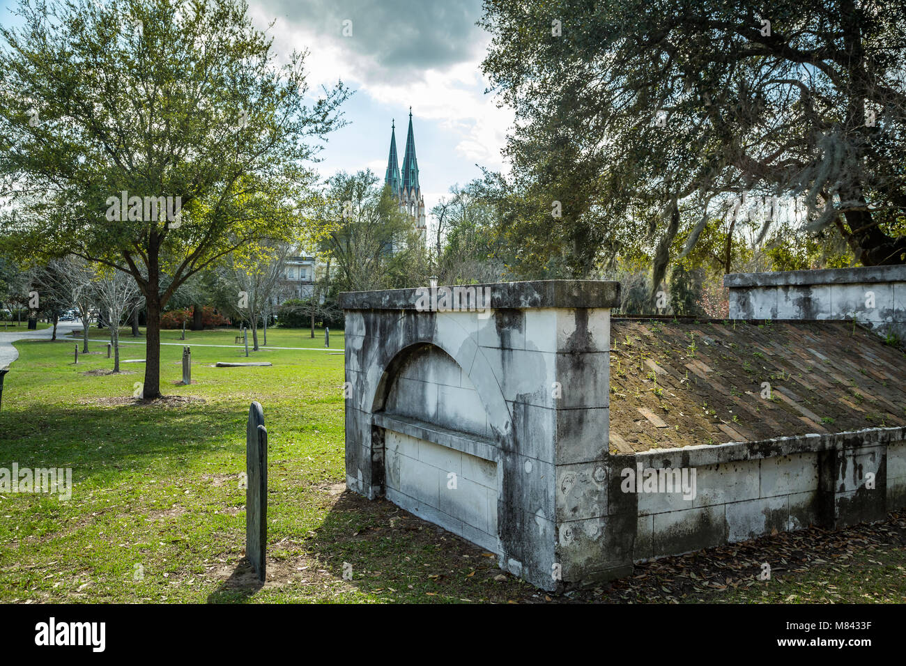 SAVANNAH, GEORGIA - Marzo 1, 2018: fondata intorno al 1750, il parco in stile coloniale è il luogo del riposo finale per molti di Savannah cittadini notevoli, includin Foto Stock