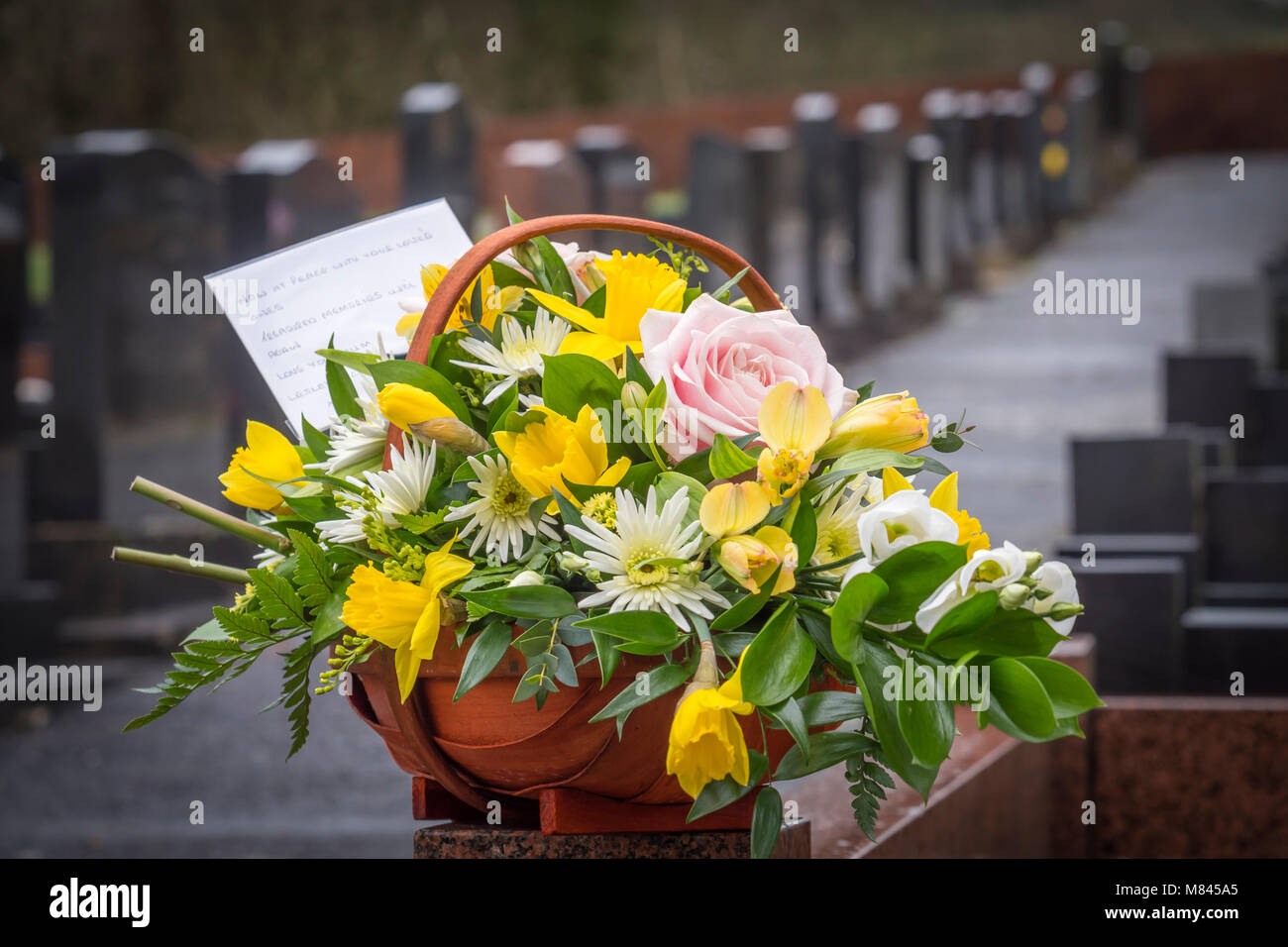 Fiori per funerali a graveside Foto Stock