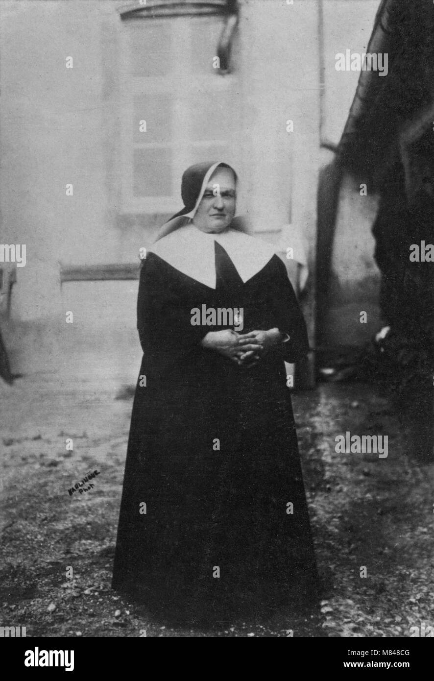 Ritratto di Suor Julie ( Amelie Rigard ) ( 1854 - 1925 ) infermiera durante la guerra mondiale I distinti dalla Croce della Legione d Onore - fotografi Foto Stock