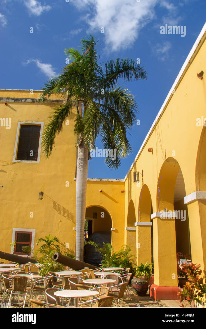 Vista del patio accogliente di un latino-americano ricca casa della metà del XIX secolo. Foto Stock