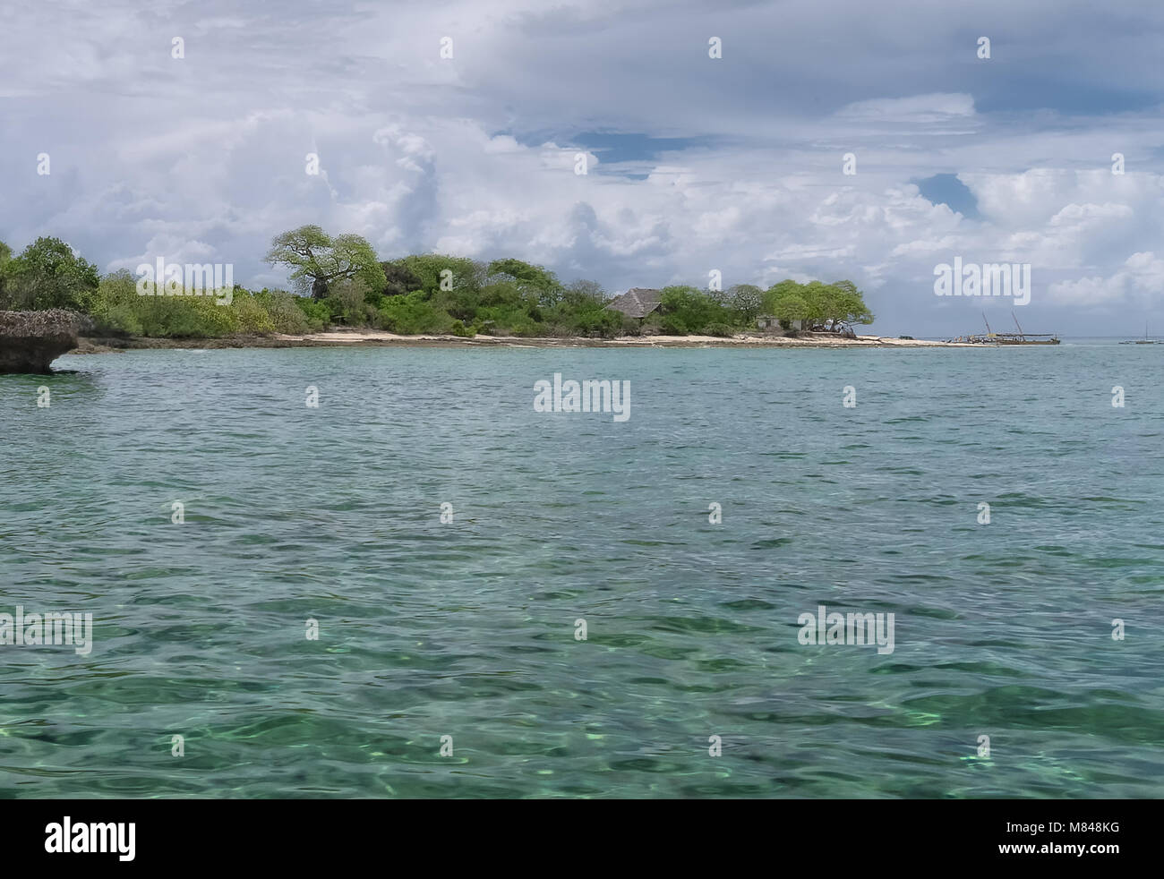 Striscia costiera di terra del isola africana di Zanzibar. Foto Stock