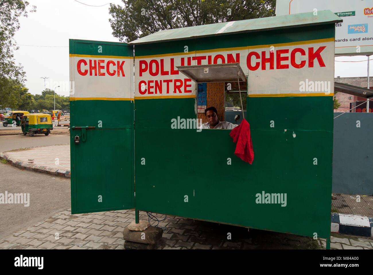 Chandigarh, India: un rilevamento dell'inquinamento booth su strade di Chandigarh Foto Stock