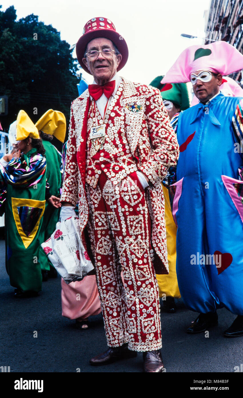 Uomo in perlacea pulsante re suit a carnevale, archiviazione di fotografia, Carnaval de Santa Cruz de Tenerife, febbraio 1994, Foto Stock