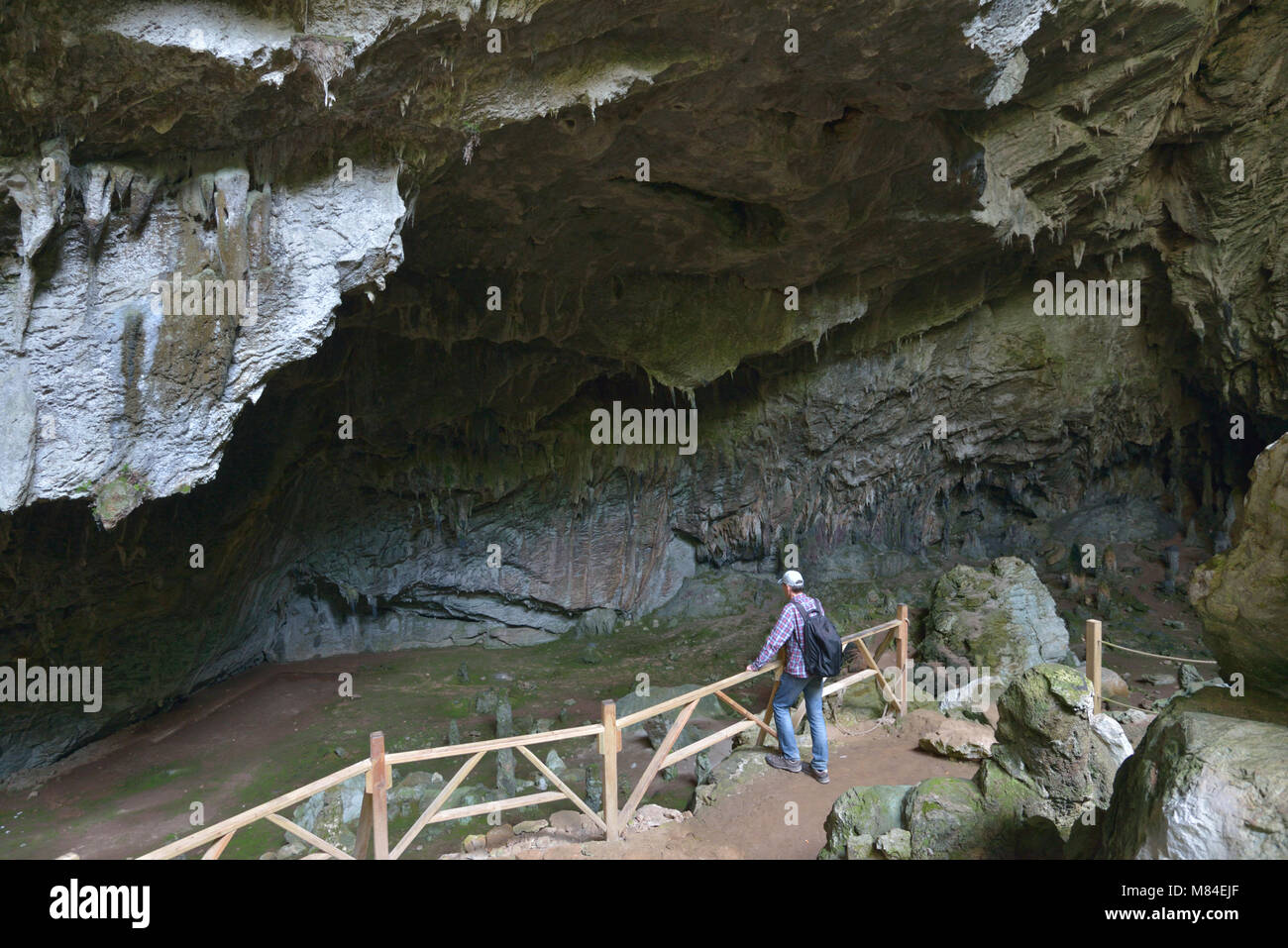 Turisti in grotta Nimara vicino a Marmaris, Turchia Foto Stock