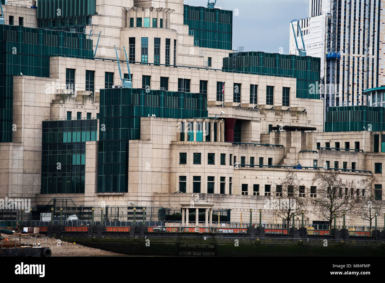 MI6 - la sede del SIS a Vauxhall Cross, London, England Regno Unito. Marzo 2018 l'edificio SIS O MI6 Edificio a Vauxhall Cross ospita la sede della Foto Stock