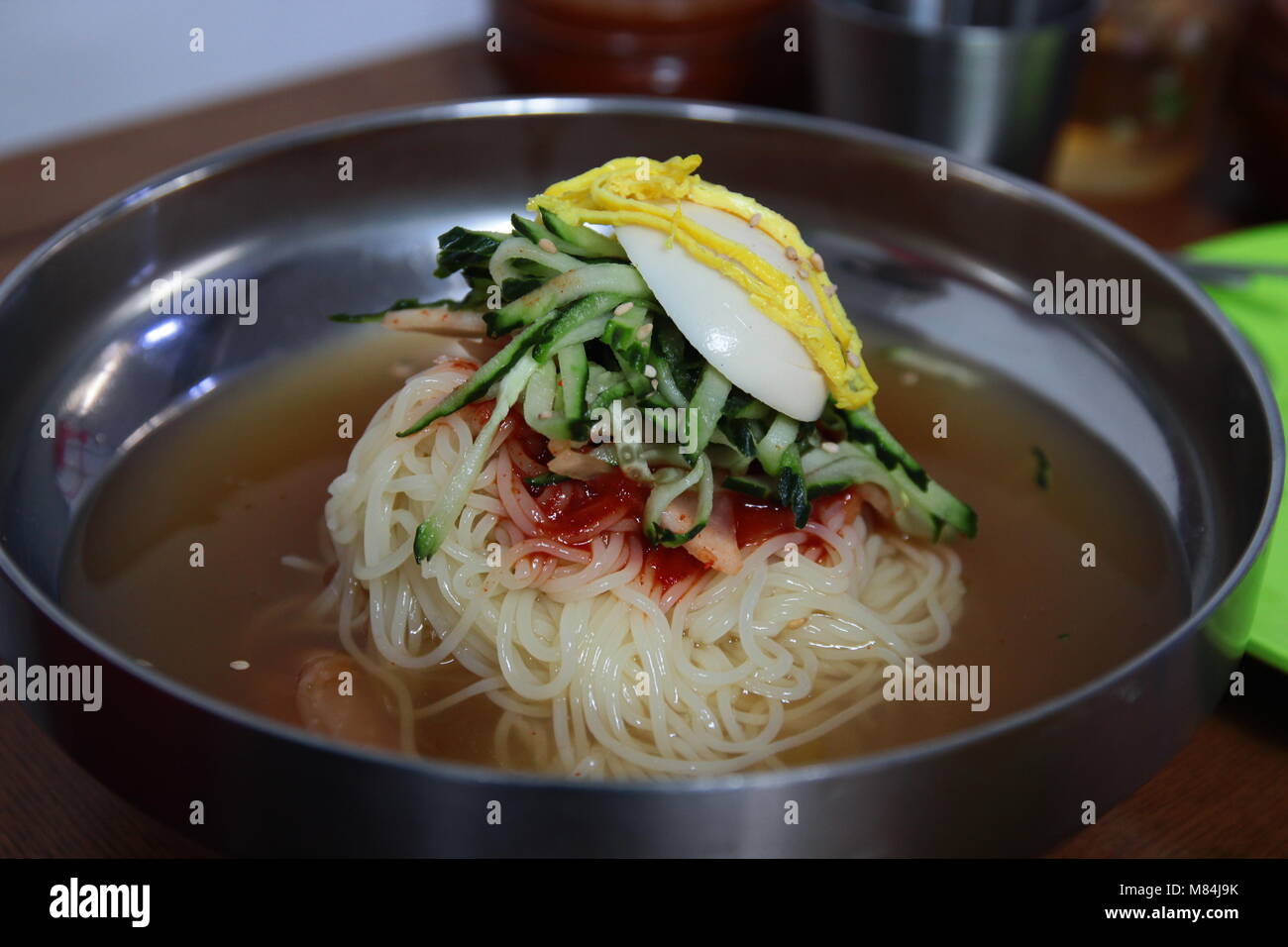 Korean cold noodles immagini e fotografie stock ad alta risoluzione - Alamy