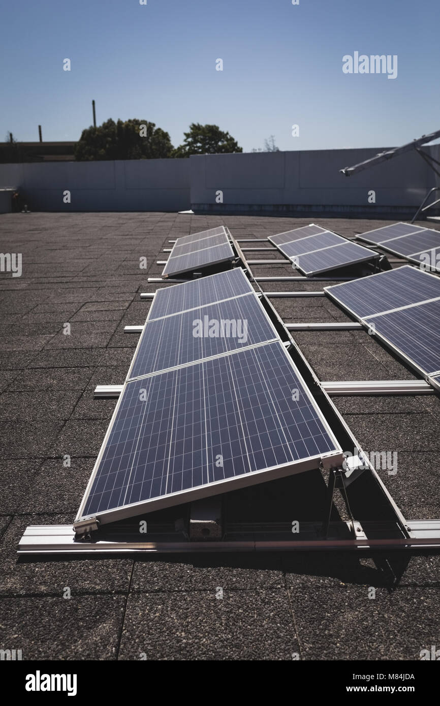 Pannelli solari a stazione solare Foto Stock