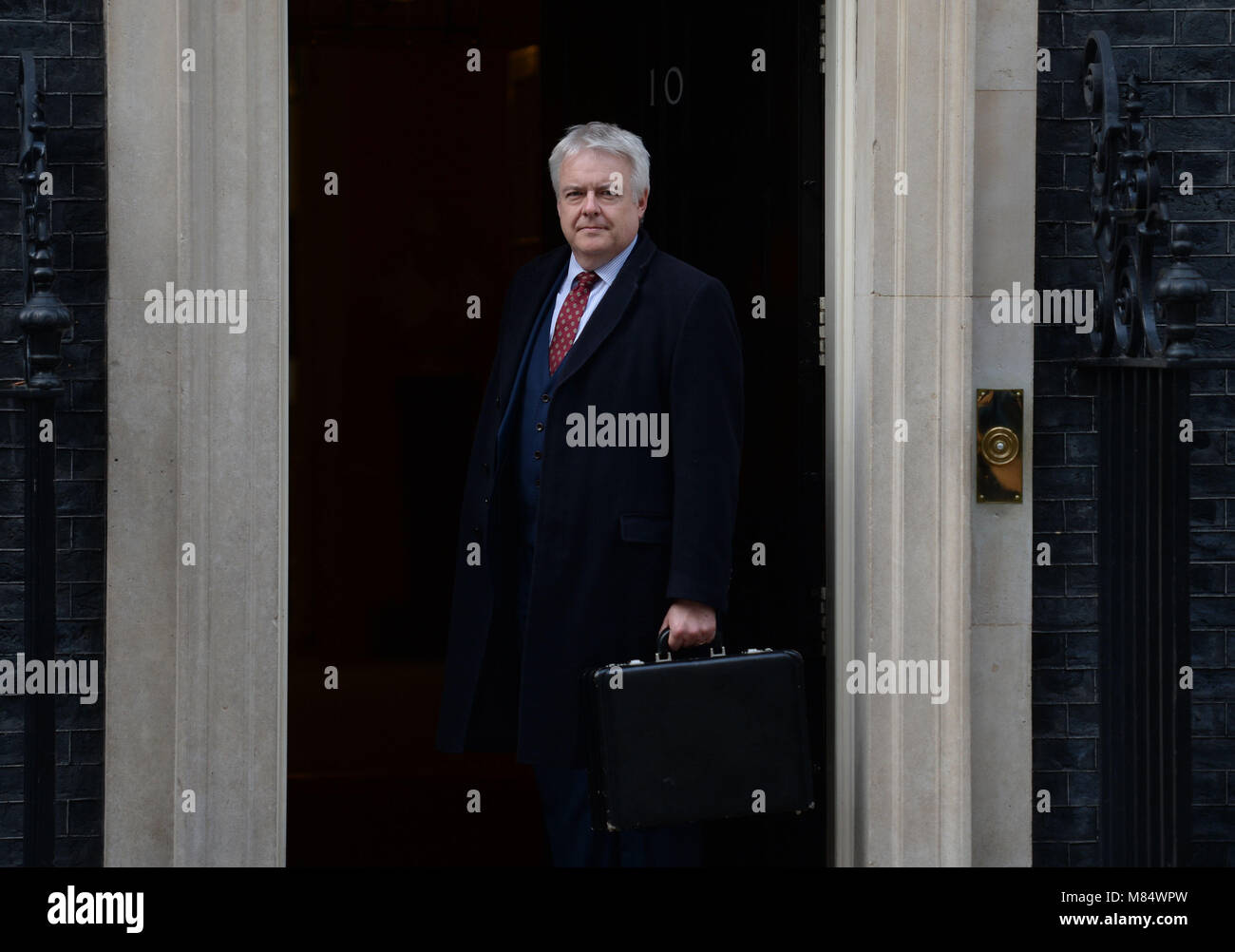 Primo Ministro del Galles Carwyn Jones arriva per colloqui a Downing Street a Londra, nell'ultimo tentativo di porre fine alla controversia che ha sviluppato con i governi decentrati rispetto al governo britannico di punta di ritiro dell'UE Bill. Foto Stock