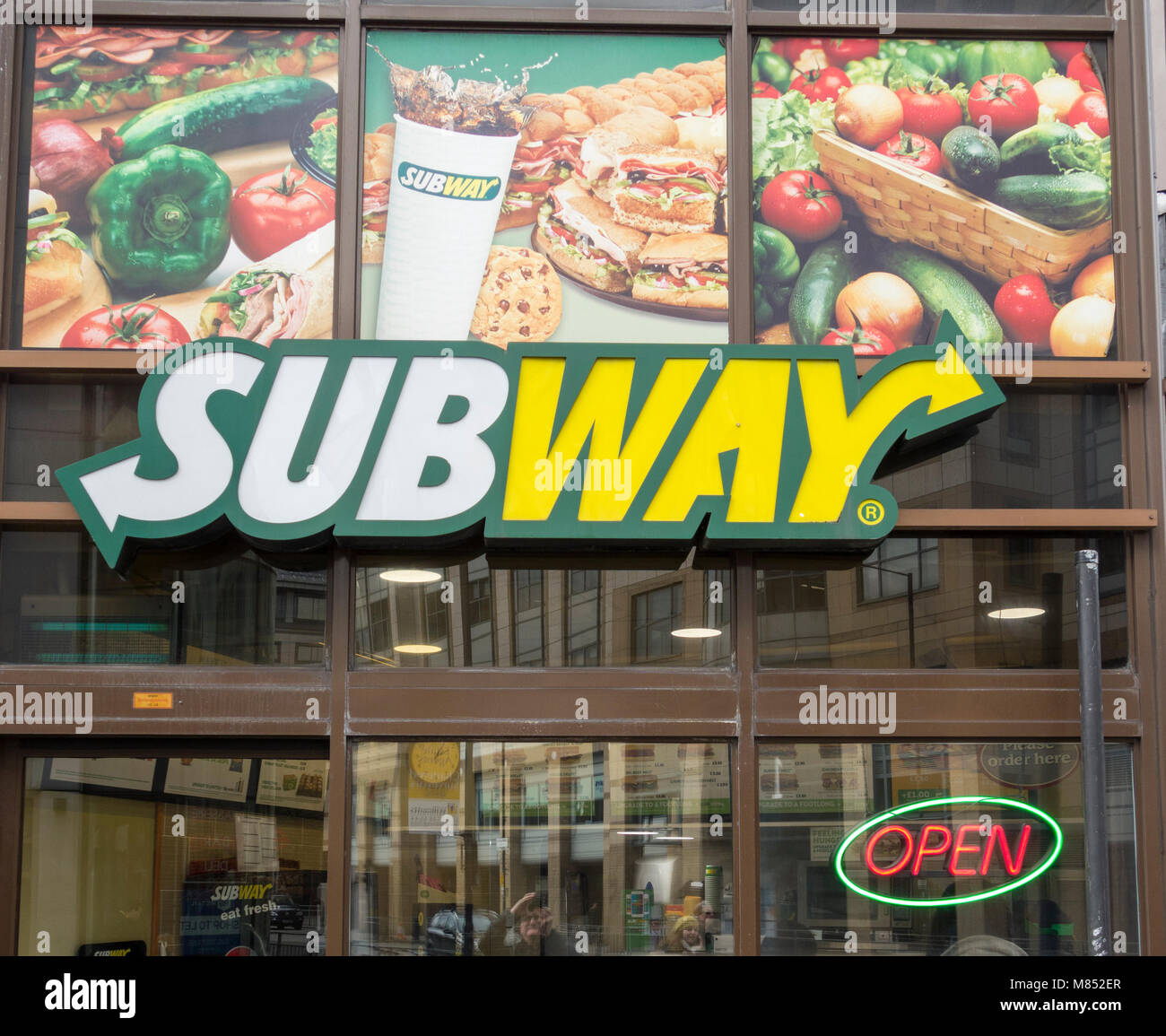 Una fermata della metropolitana sandwich fast food in Londra, Regno Unito Foto Stock