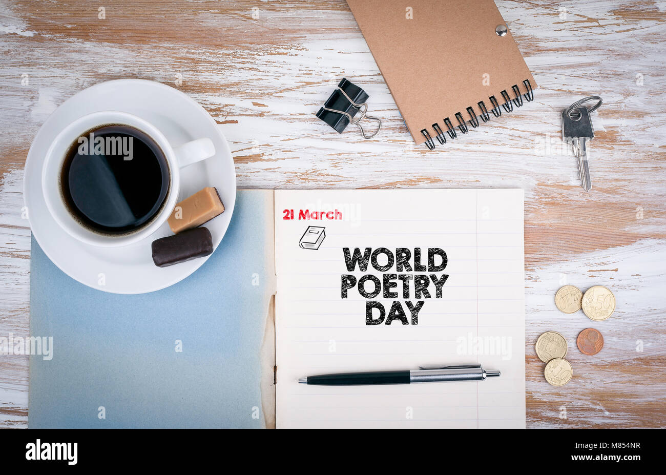 La Poesia del mondo oggi, 21 marzo. Copybook sul desktop Foto Stock