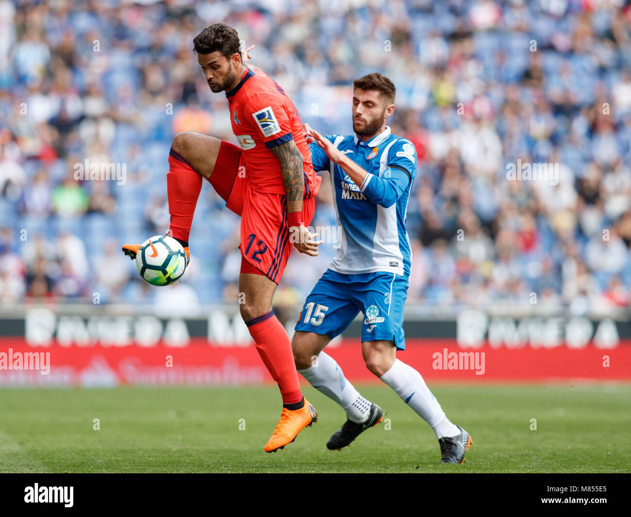 Barcellona, Spagna - 11 Marzo: Willian Jose, #12 del Real Sociedad in azione con durante il 2017/2018 LaLiga Santander Round 28 gioco tra Espany RCD Foto Stock
