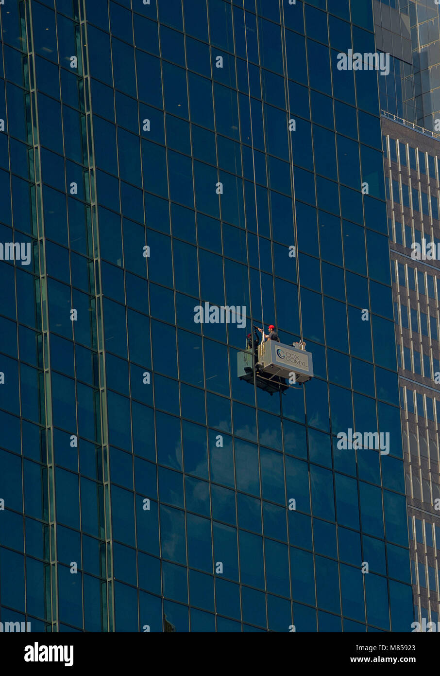 Il Cloud riflessioni in edificio nel centro di Sydney, Australia Foto Stock