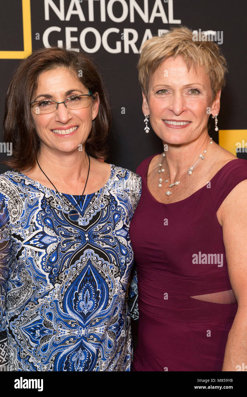 New York, Stati Uniti. Xiv Mar, 2018. Nicole Stott, Peggy Whitson frequentare National Geographic world premiere screening di uno strano roccia ad Alice Tully Hall Credito: Lev Radin/Pacific Press/Alamy Live News Foto Stock