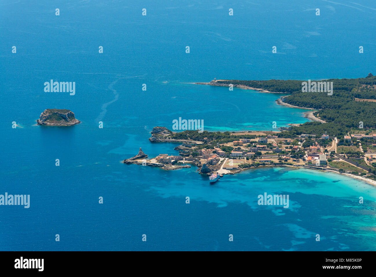 Immagine aerea di Isola de Pianosa (Isola di Pianosa), un ex colonia penale isola stabilita da Leopoldo II Granduca di Toscana nel 1856. Pianosa aveva Foto Stock