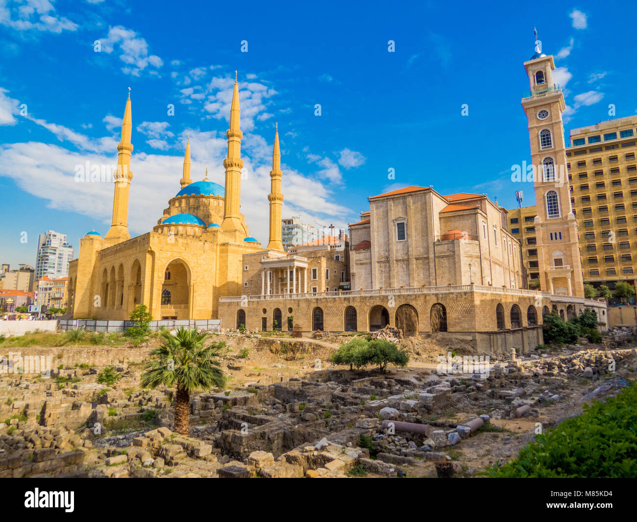 La coesistenza delle religioni in Libano - Saint George maronita Cattedrale greco-ortodossa e il Mohammad Moschea Al-Amin Foto Stock