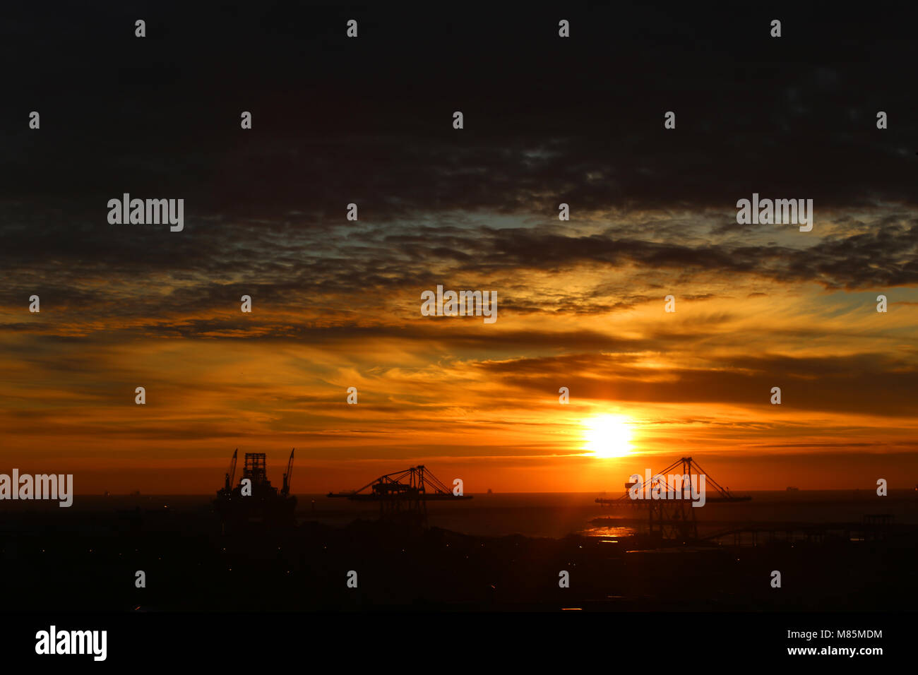 Dawn (vista porte, luce solare) Foto Stock