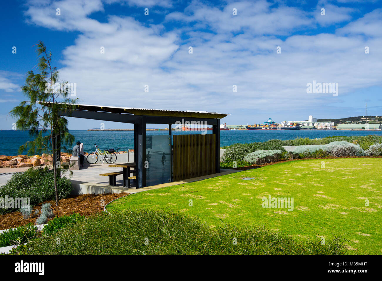 Shelter sparso su Esperance Foreshore sulla giornata di sole Foto Stock