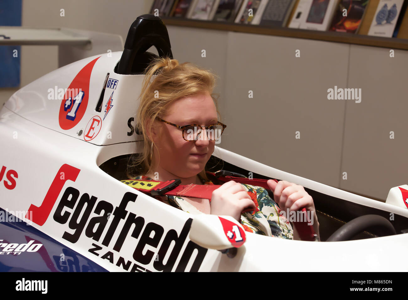 Londra, Regno Unito. Xv Mar, 2018. EX-Aryton Senna Grand Prix Racing auto sul display a Bonhams New Bond Street. Il 1984 Formula sovralimentato 1 Toleman-Hart TG184, pilotato da lui dopo il suo Gran Premio di Monaco di F1 Debutto attualmente in mostra prima del suo trasferimento a Bonhams Vendita di Monaco il 11 maggio. Credito: Keith Larby/Alamy Live News Foto Stock