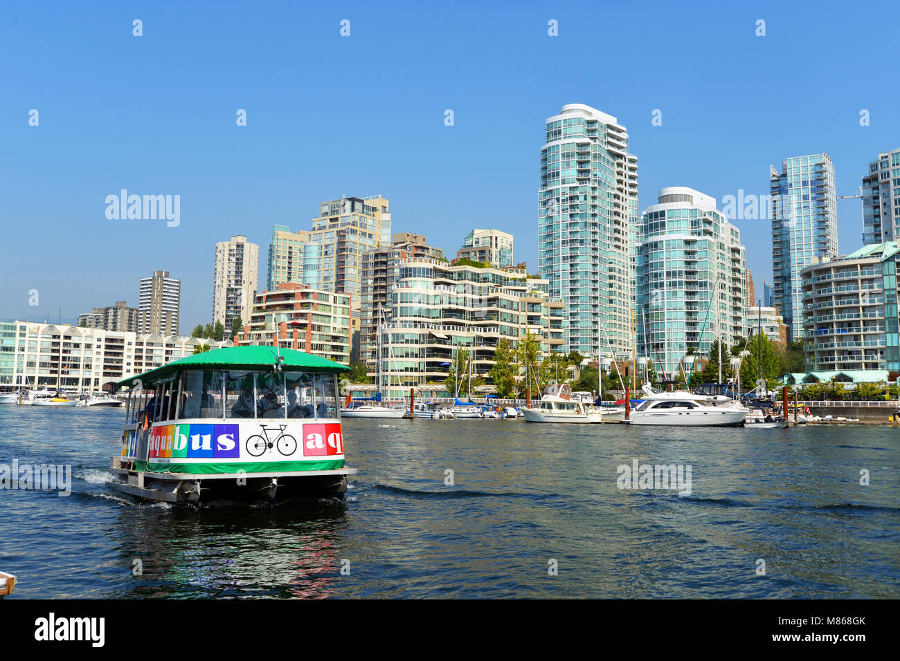 Traghetto per attraversare a Granville Island, Vancouver, BC Canada Foto Stock