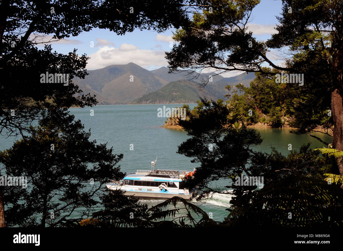 Il Pelorus Mailboat, oficially parte della Nuova Zelanda Post mail run, tiene e-mail, forniture e ai passeggeri di parti remote del Marlborough Suono. Foto Stock