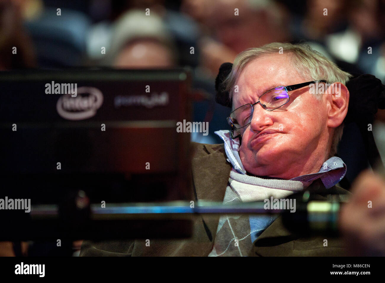 Il prof. Stephen Hawking, scienziato britannico, rinomato in tutto il mondo fisico, headshot, vicino. ritratto, Starmus festival 2016 Tenerife Foto Stock