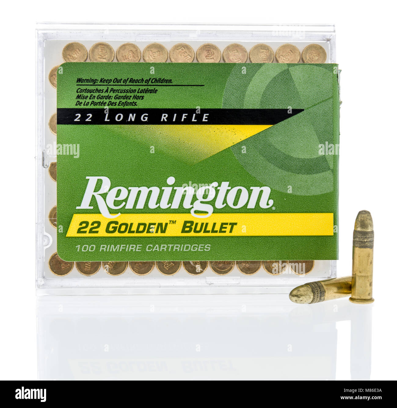Winneconne, WI -5 marzo 2018: una scatola di Remington 22 lungo le munizioni per fucile isolato su un background. Foto Stock