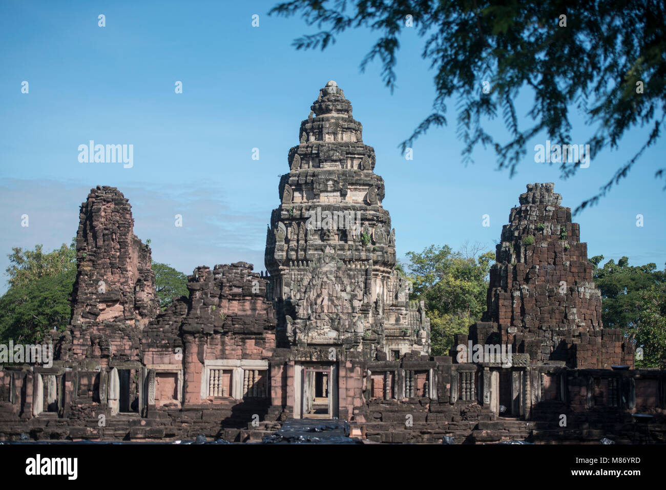 Il tempio Khmer rovine di Phimai parco storico presso il Festival di Phimai nella città di Phimai in Provinz Nakhon Ratchasima in Isan in Thailandia Foto Stock