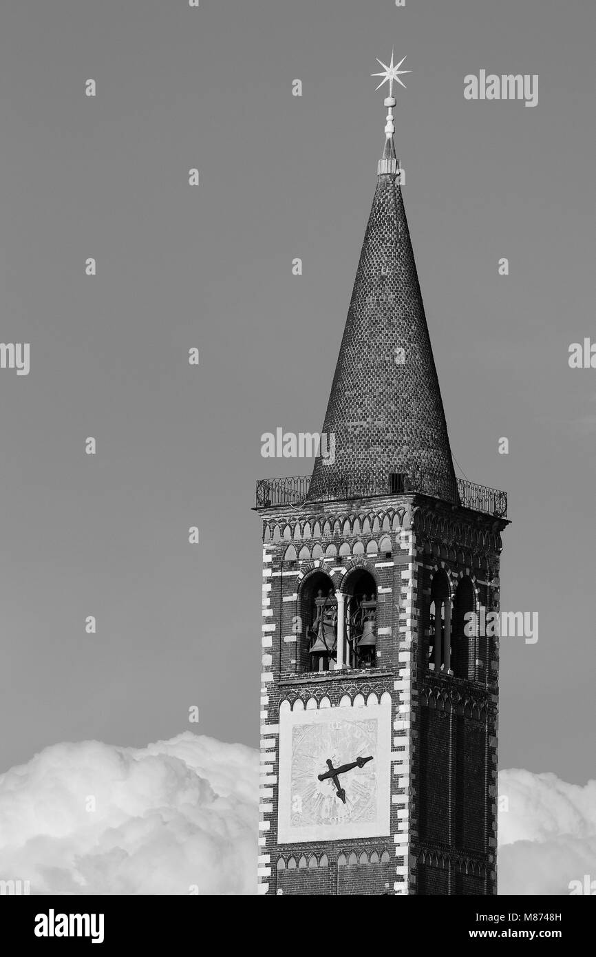 Un bel cielo aperto con le nuvole Foto Stock