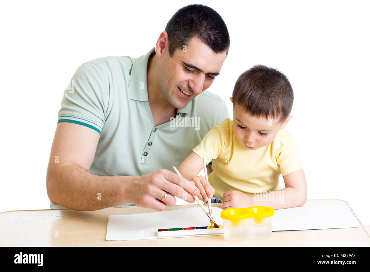 Padre e kid a giocare con i colori di vernice Foto Stock