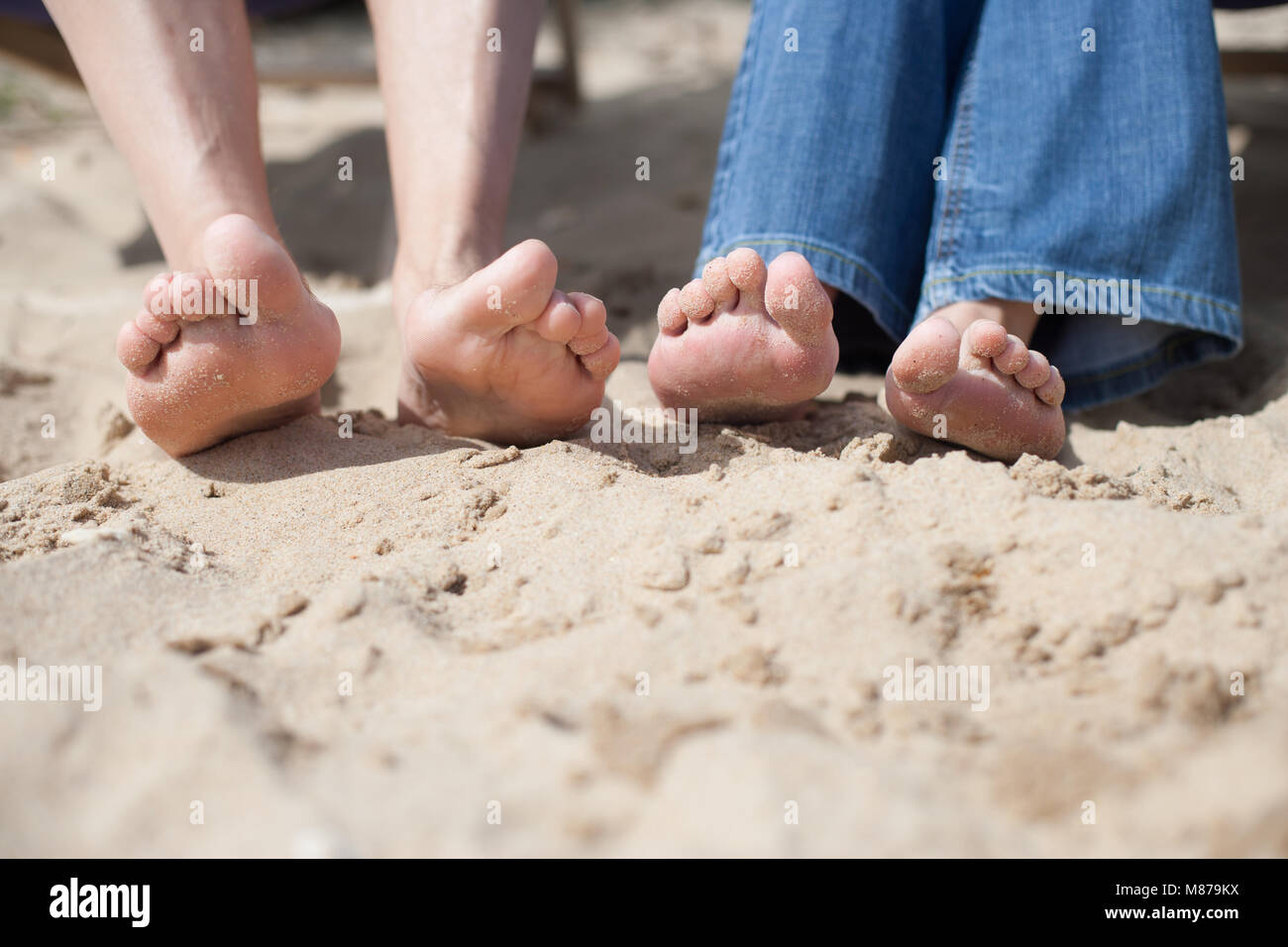 I piedi sulla sabbia in vacanza Foto Stock