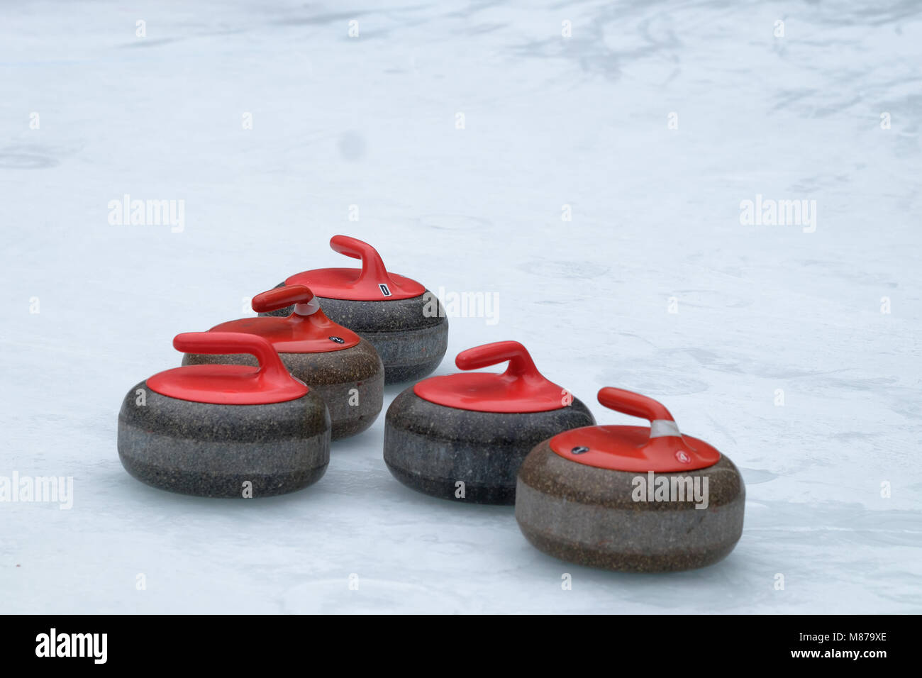 Giocare a curling su ghiaccio a Bryant Park - New York City Foto Stock