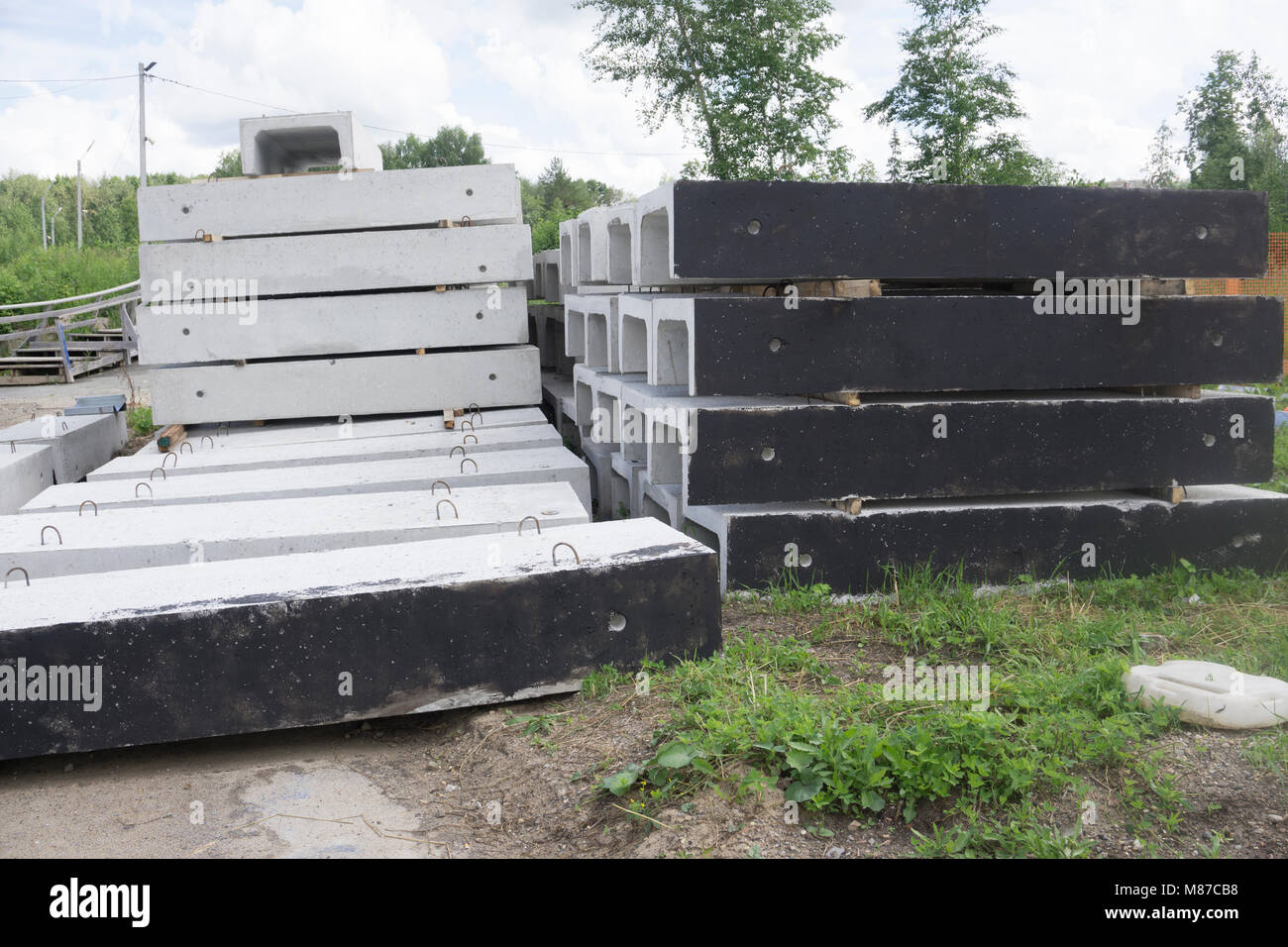 Ferro da stiro soletta in calcestruzzo. La fabbricazione di lastre in calcestruzzo. I prodotti di calcestruzzo. Foto Stock