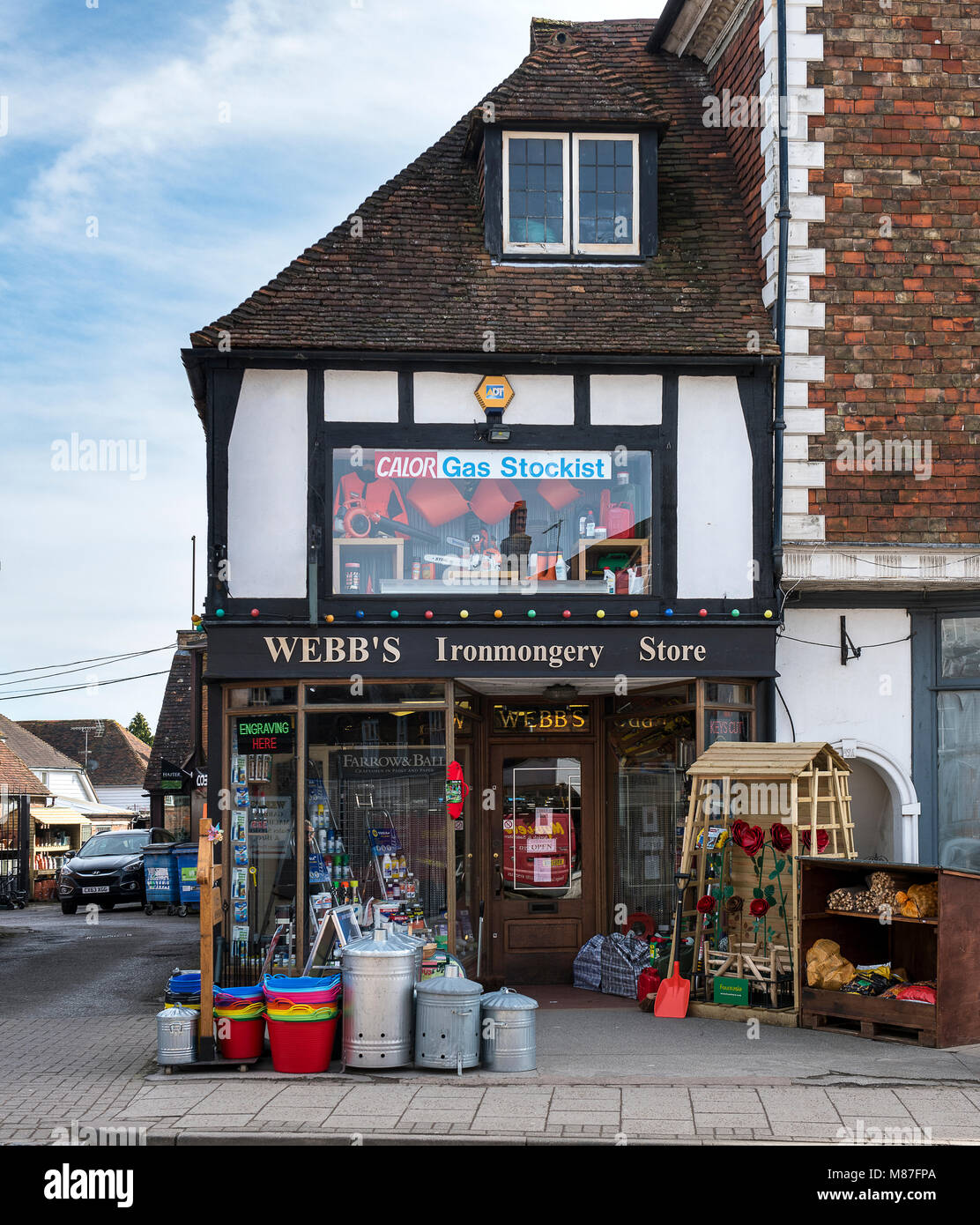 Ferramenta tradizionali, Tenterden high street, Kent REGNO UNITO Foto Stock