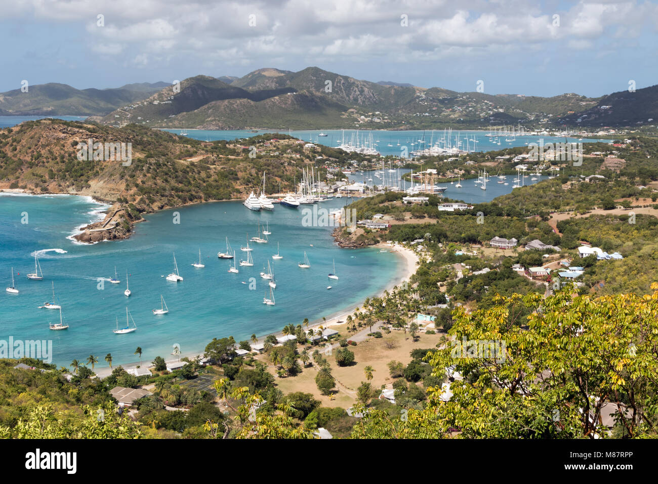 Vista di Nelson's Dockyard da Shirley Heights su Antigua Foto Stock