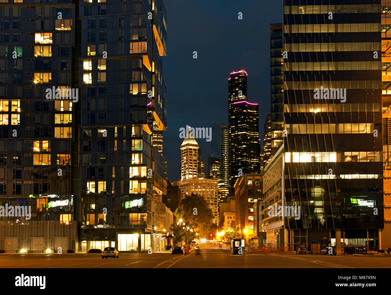 WA13857-00...WASHINGTON - costruita nel 1914, la Smith Tower, alta 484 metri, è il più antico edificio di Seattle ed è ora sminuita dai suoi vicini. 2017 Foto Stock