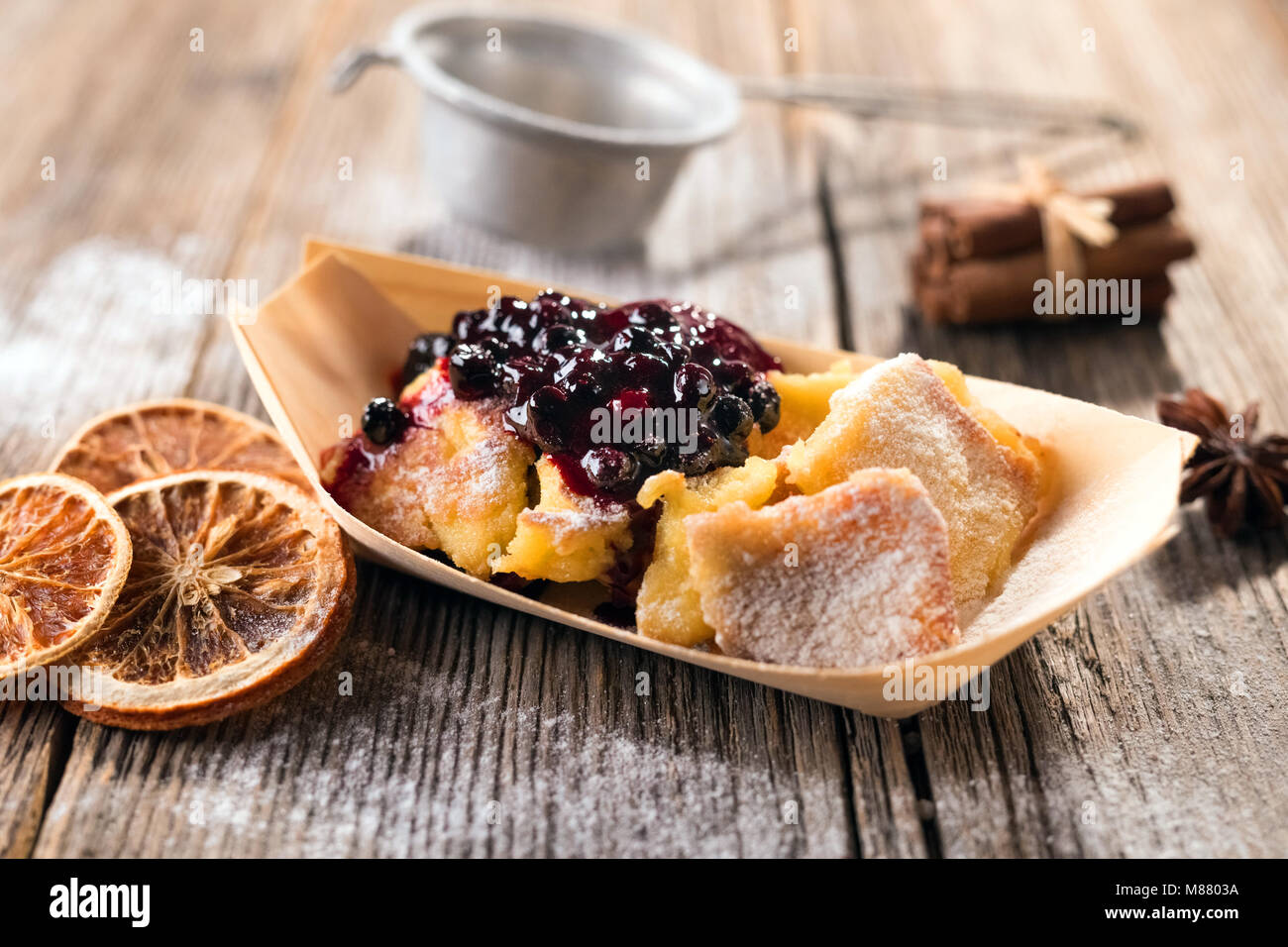 Tipiche austriache dessert Kaiserschmarrn Foto Stock