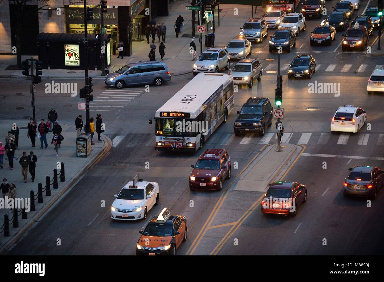 Chicago, Estados Unidos. Xv Mar, 2018. Unità di transito di North Michigan Ave. nella magnifica area di miglio tardi questo giovedì in Michigan, Il, STATI UNITI D'AMERICA Credito: Celso Pupo/FotoArena/Alamy Live News Foto Stock