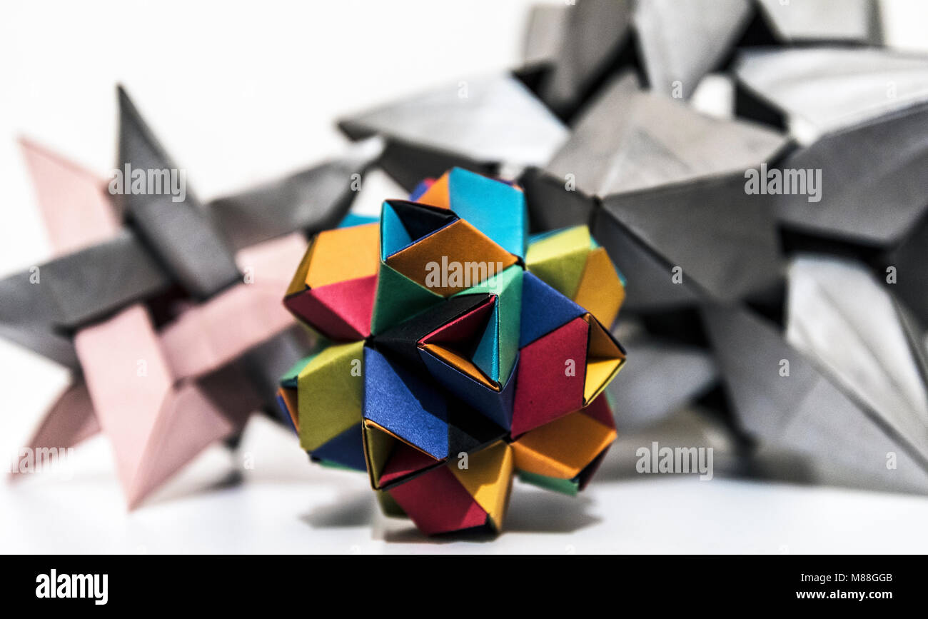 Carta Origami poliedro multicolore macro close up Foto Stock